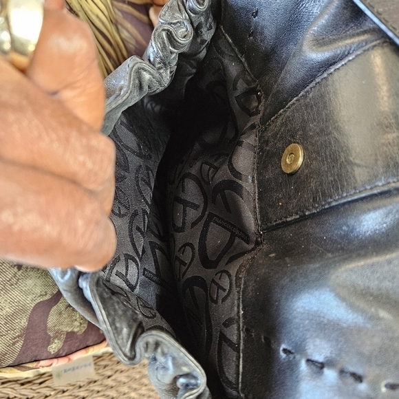 Francesco Biasia Black Patent Leather Shoulder Bag - Picture 10 of 16